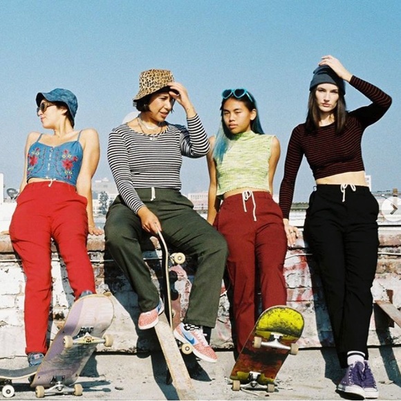 Sick mamaskate pants. 🍒💣 - Picture 4 of 6